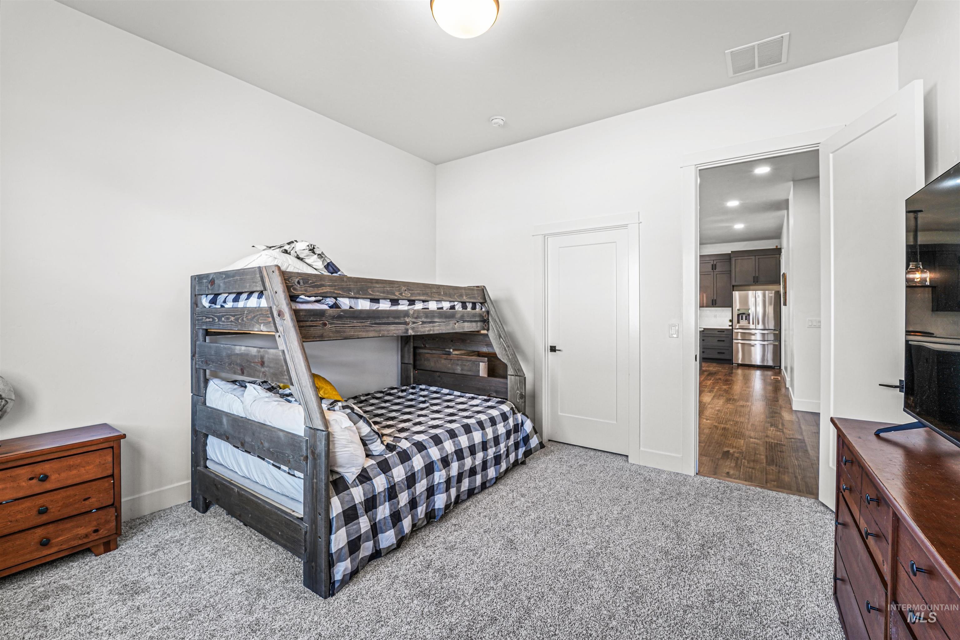 262 W Moray St