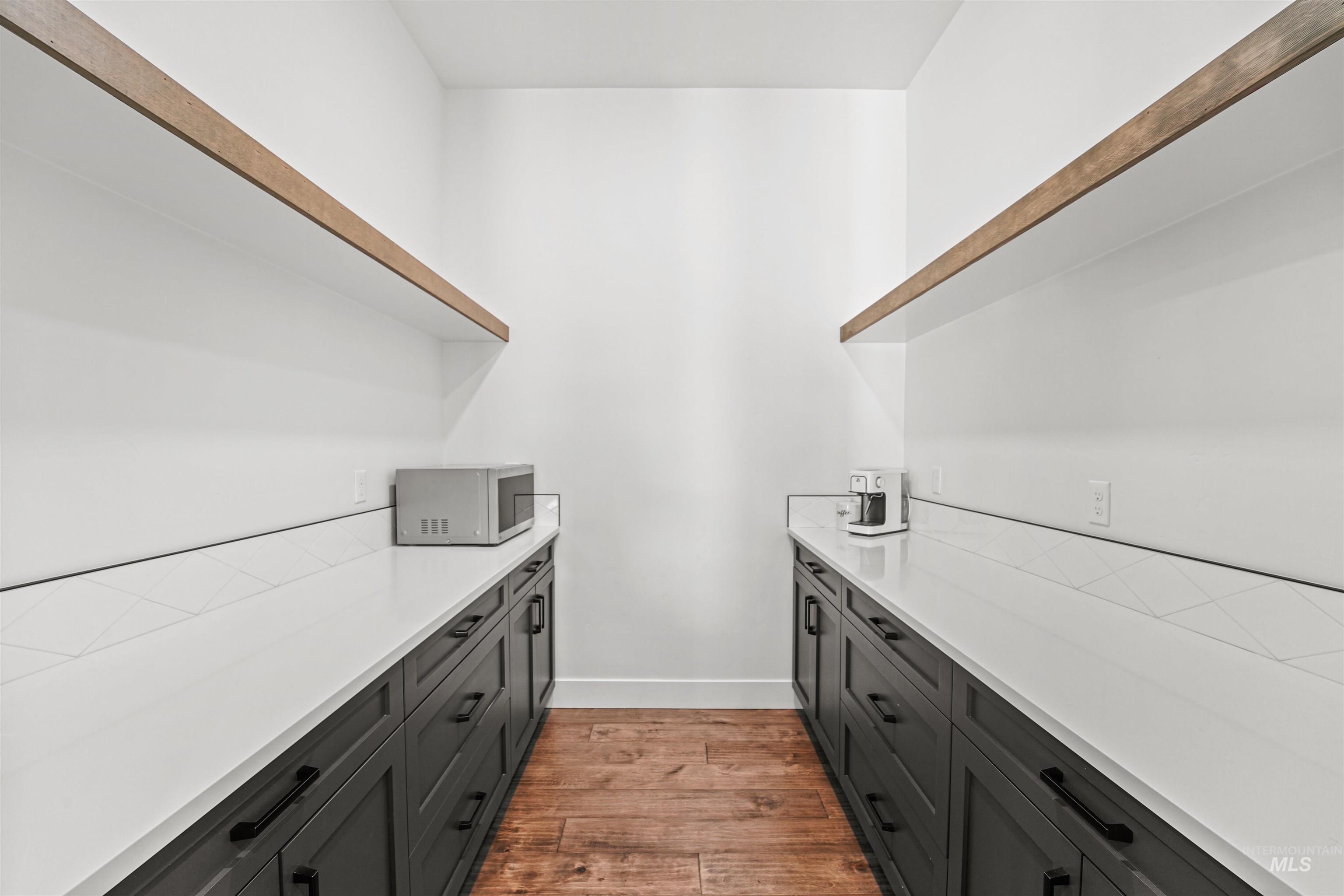 262 W Moray St