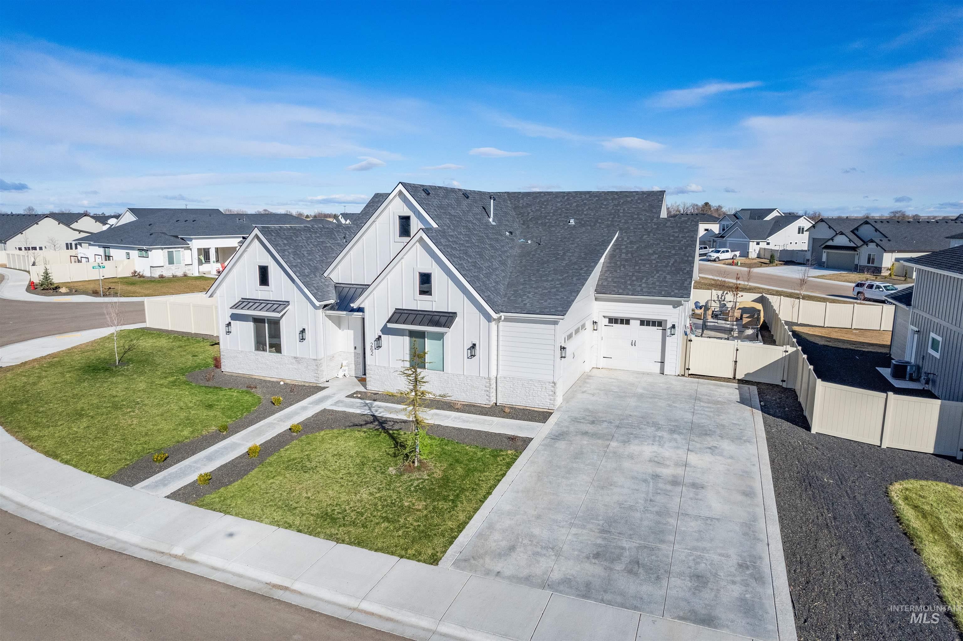 262 W Moray St
