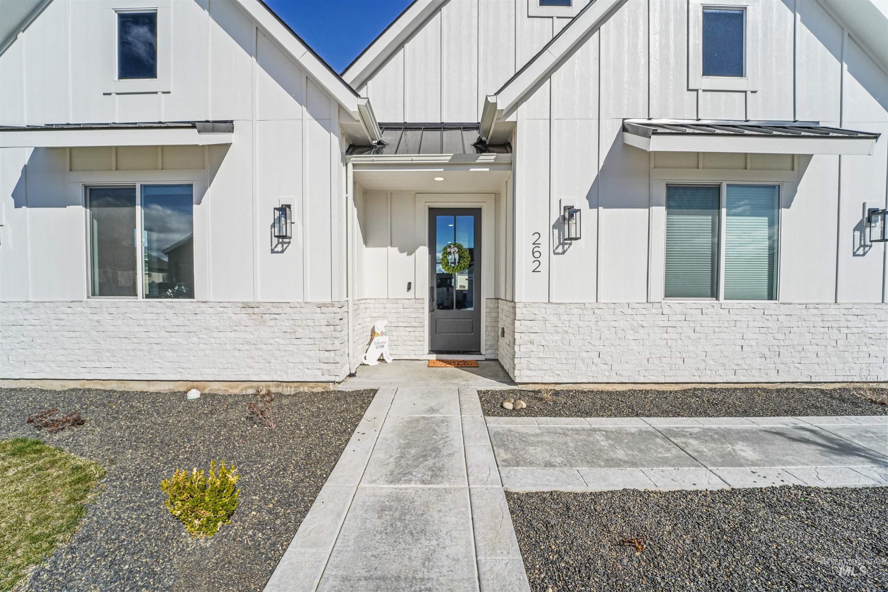 262 W Moray St