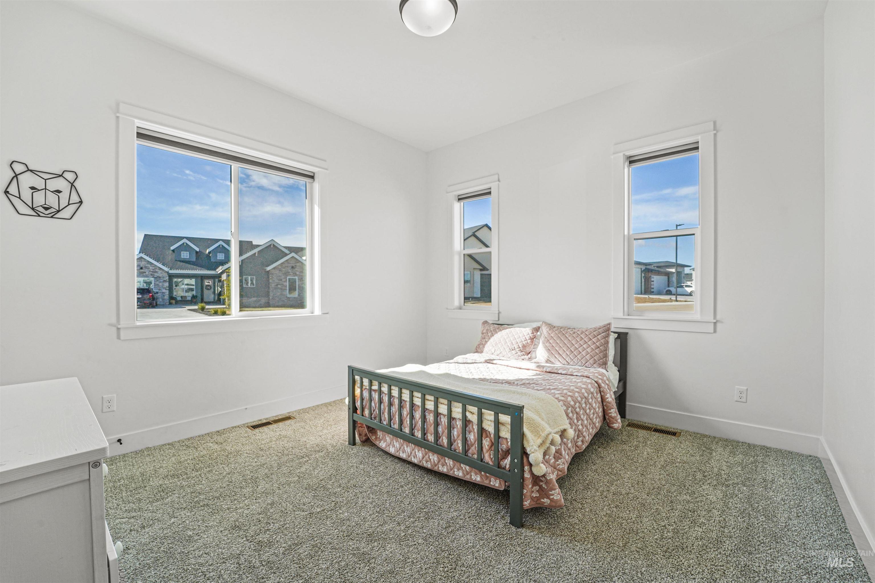 262 W Moray St