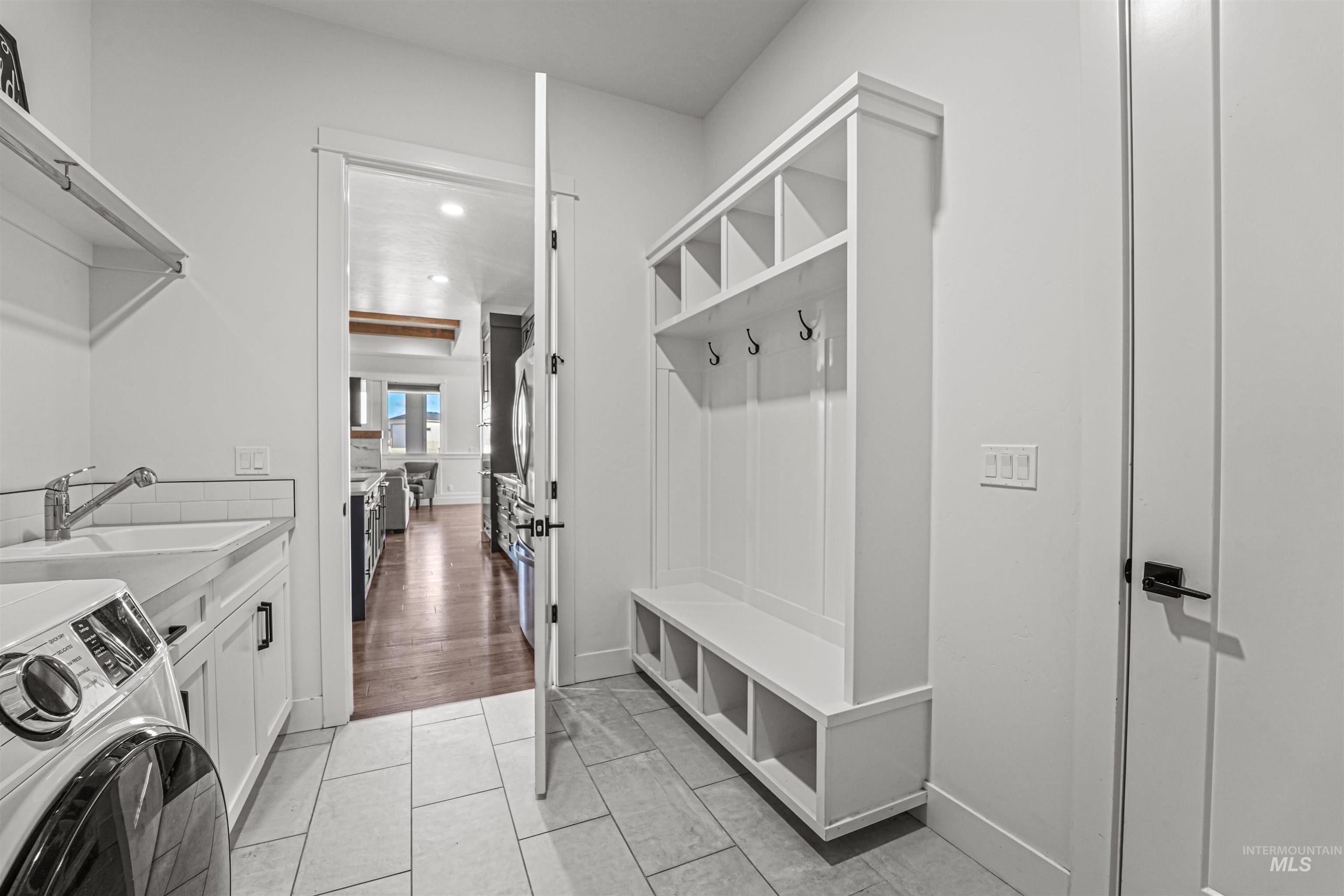 262 W Moray St