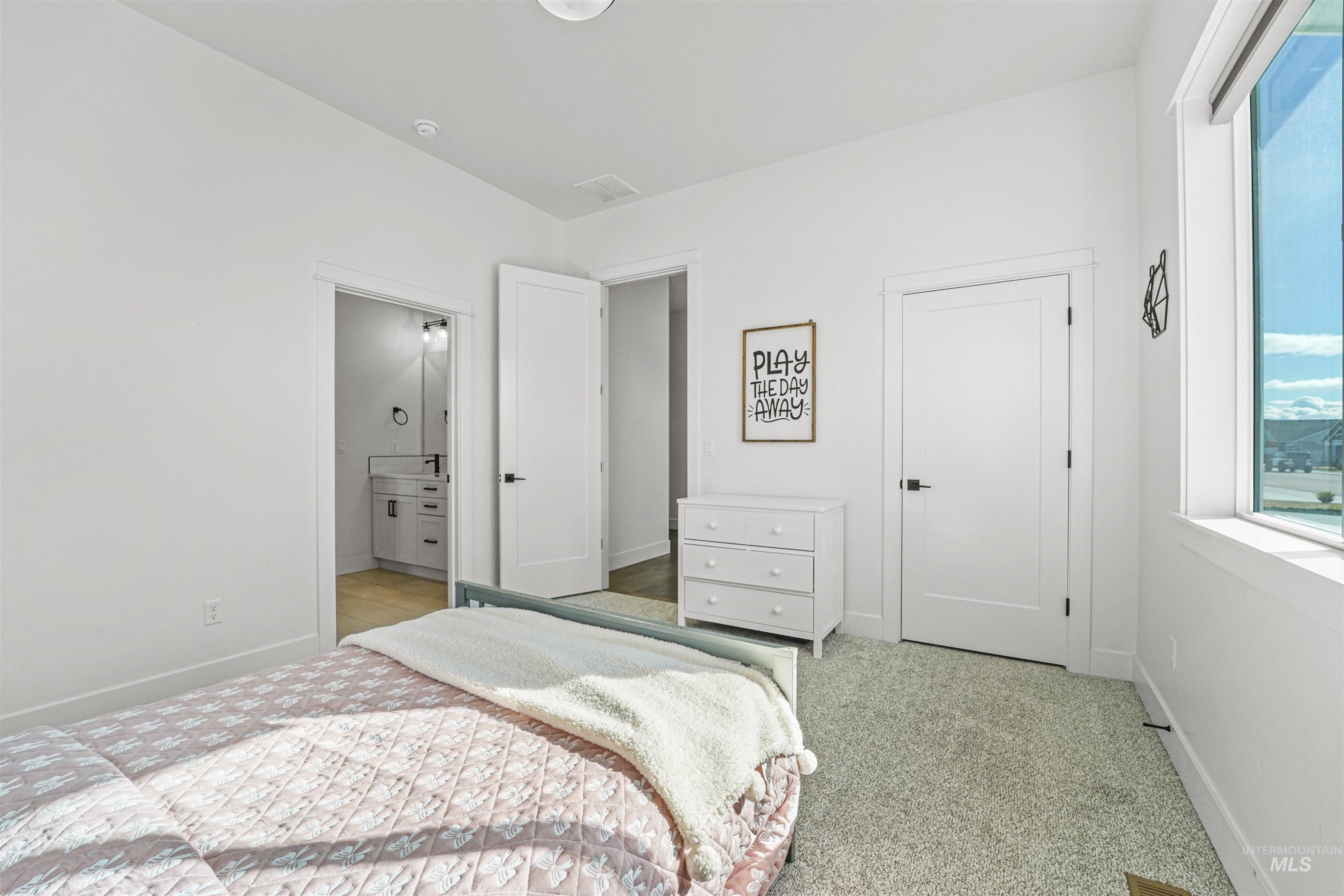 262 W Moray St