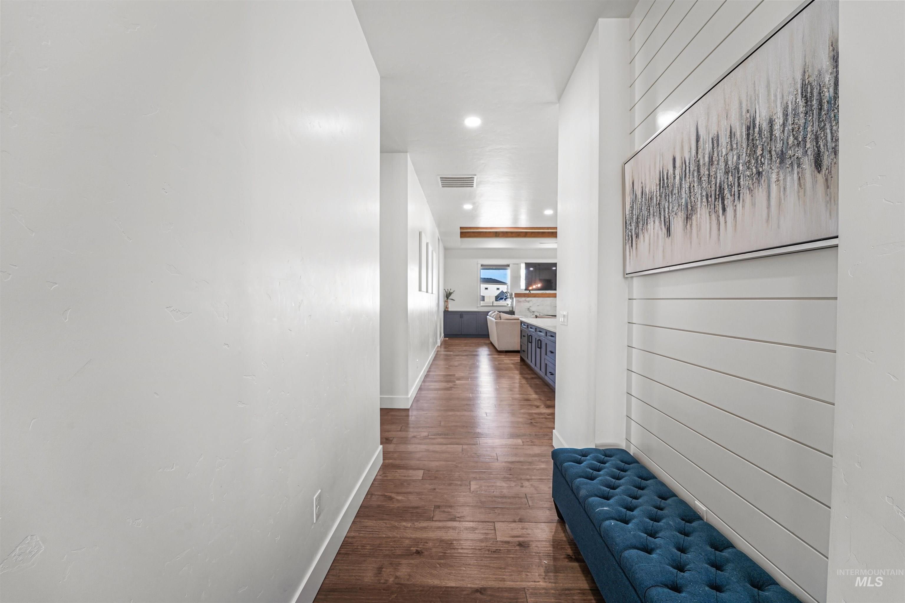 262 W Moray St