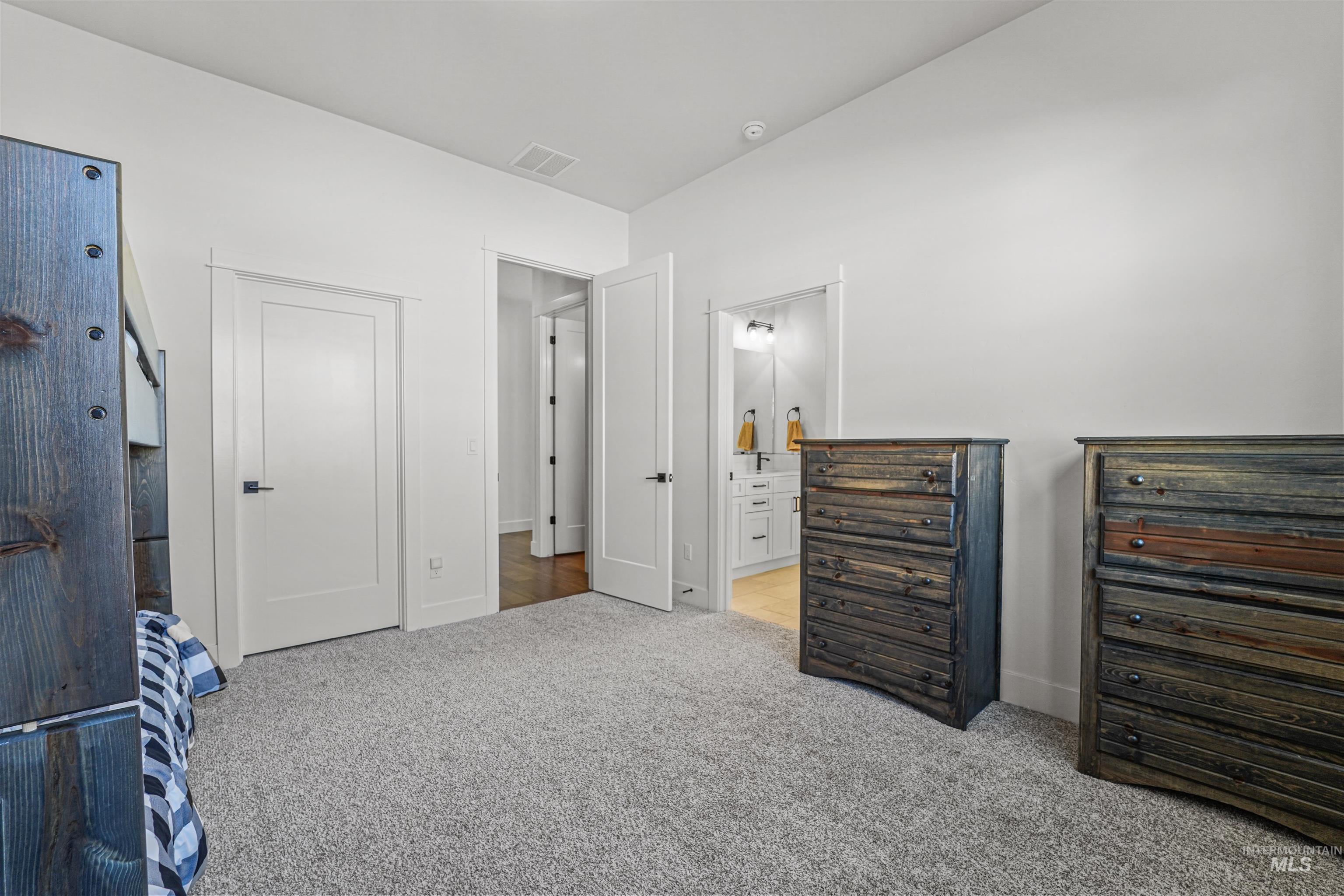 262 W Moray St