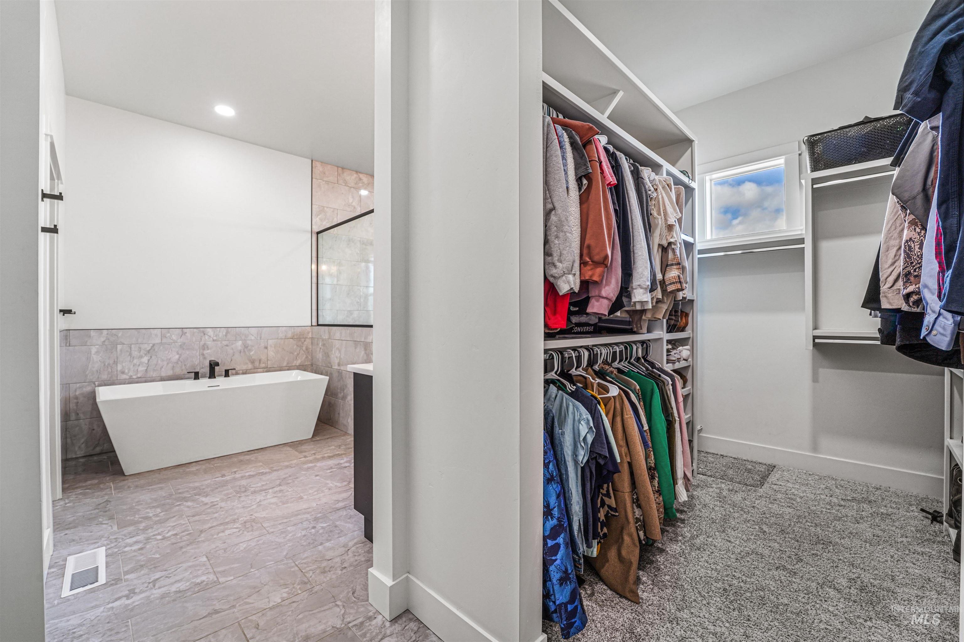 262 W Moray St