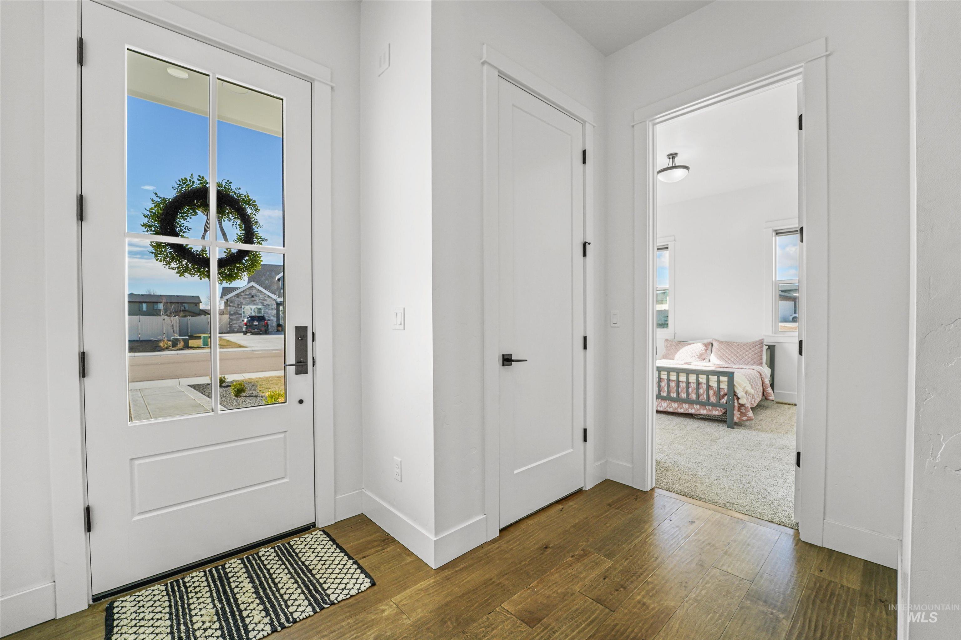 262 W Moray St
