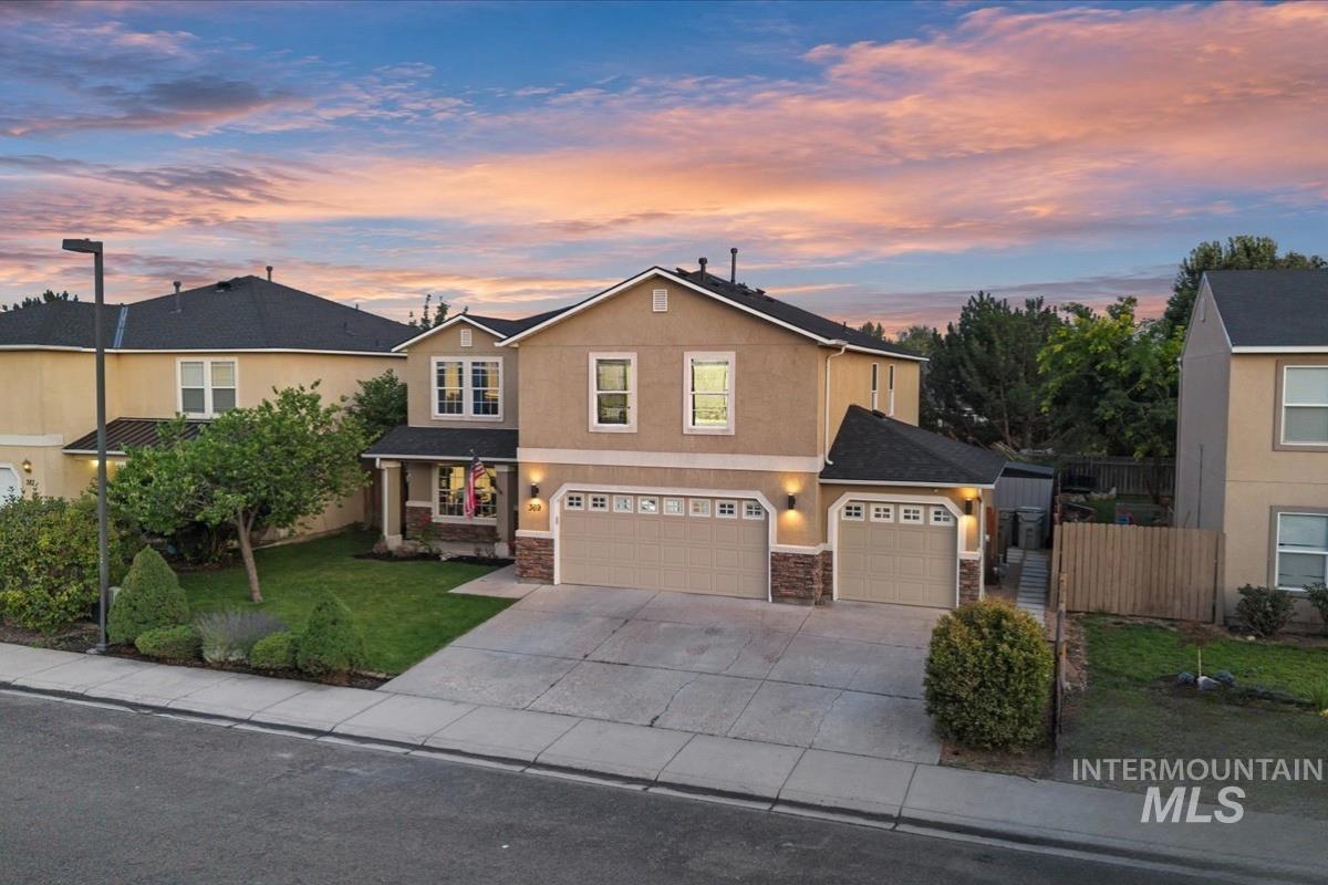 369 E Willow Creek Dr