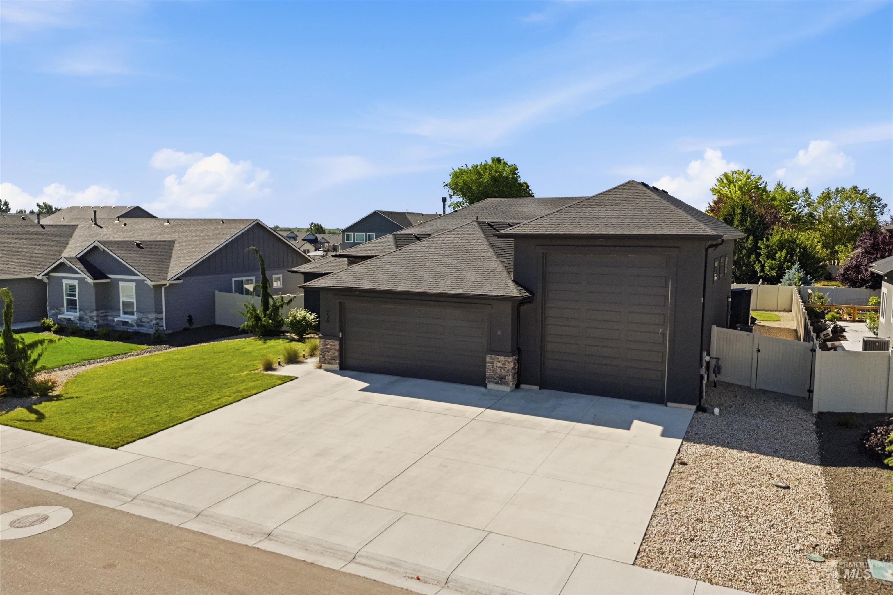229 W Moray St