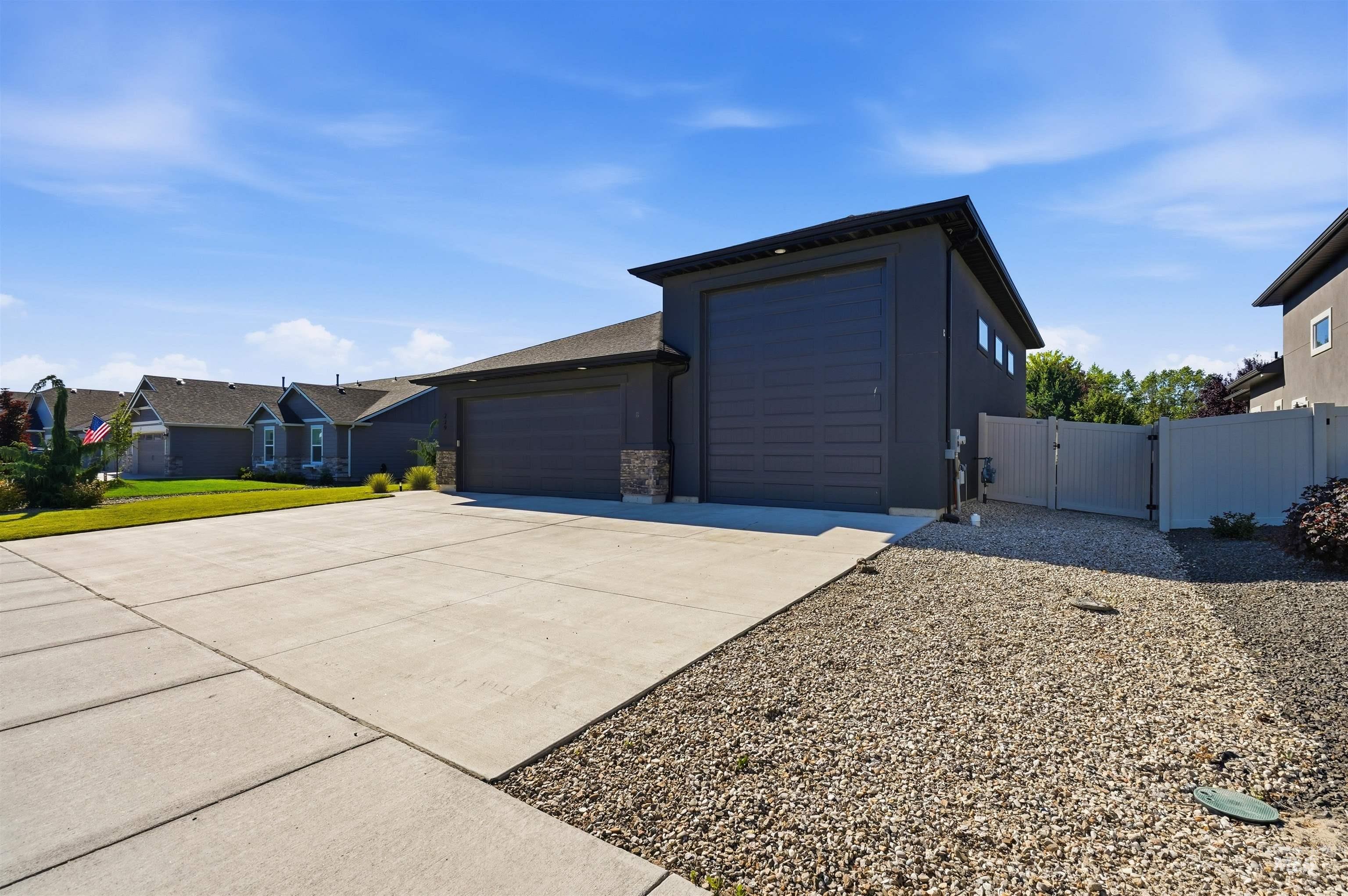 229 W Moray St