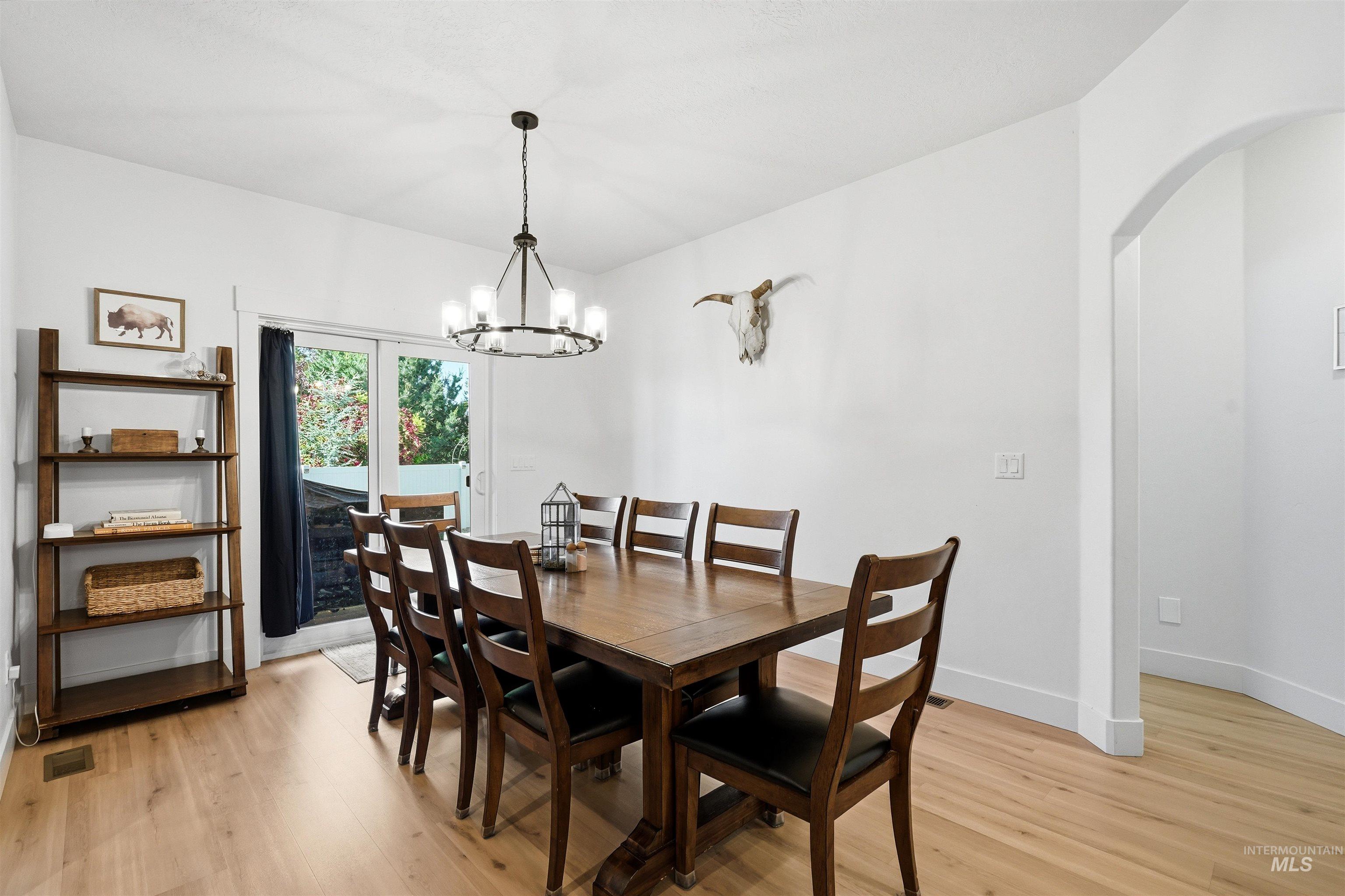 229 W Moray St