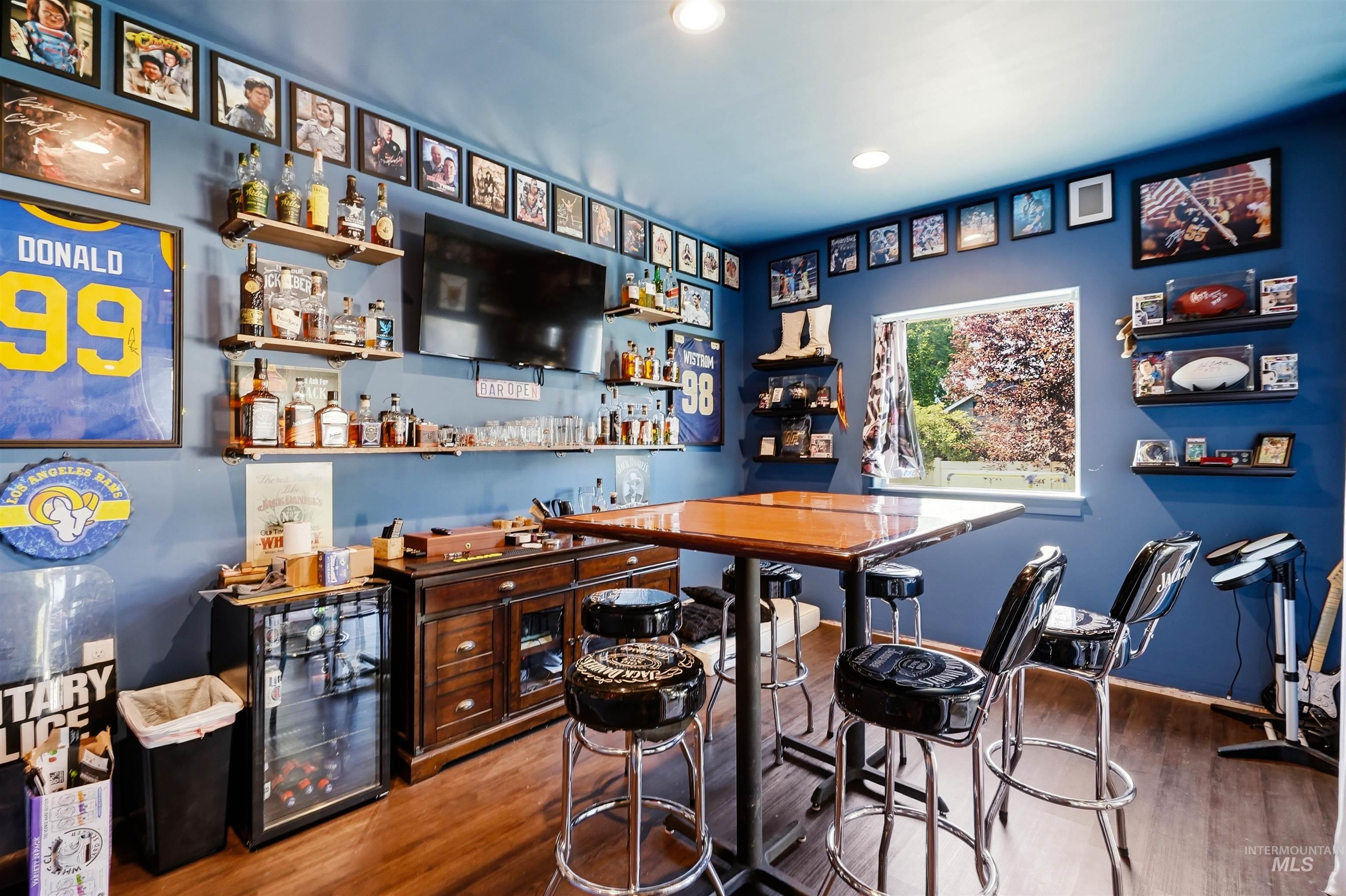 229 W Moray St
