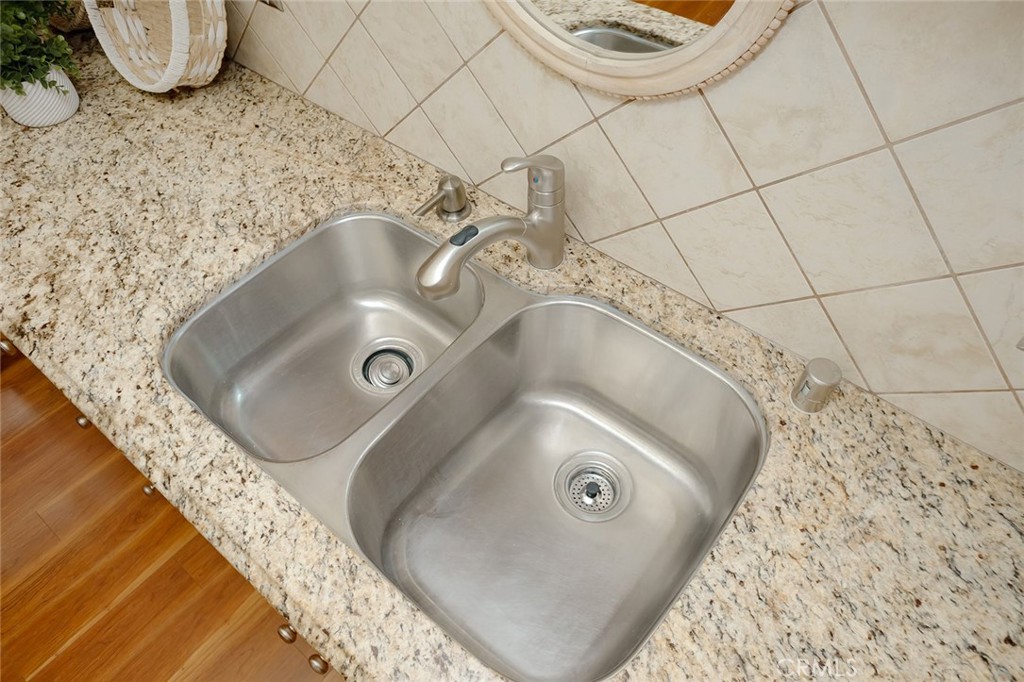 1291 Kenwood Rd. #162L (M7)