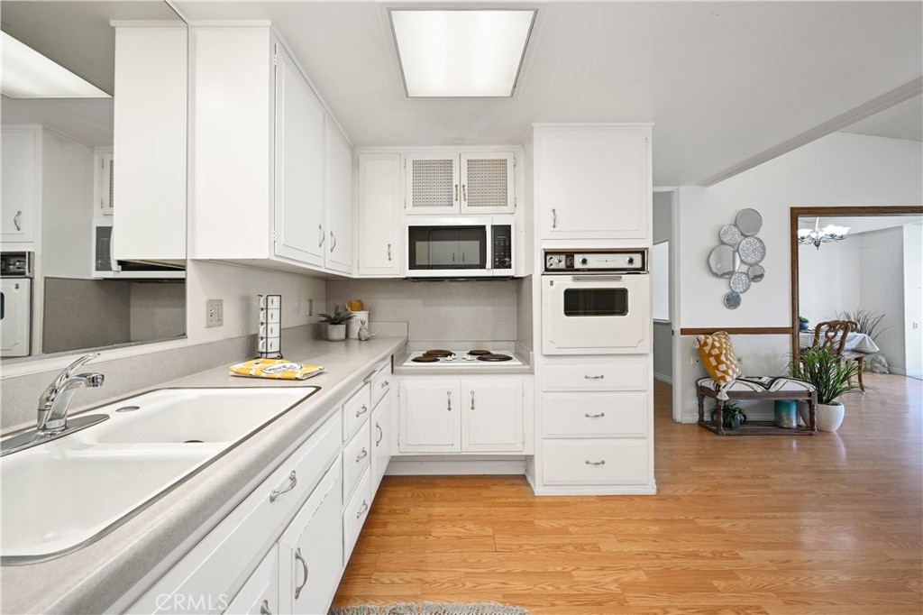 13381 Del Monte Drive 28i