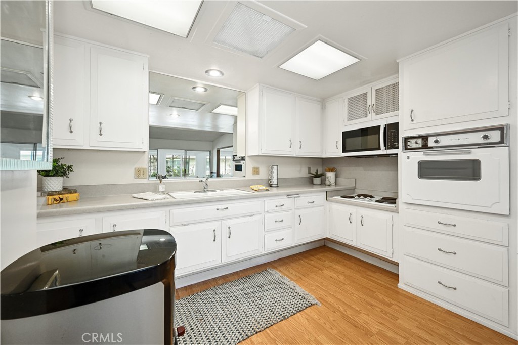 13381 Del Monte Drive 28i