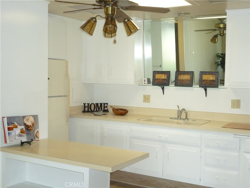 1180 Oakmont Rd M4 51i