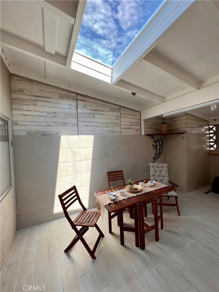 1533 Merrion Way 2-26C