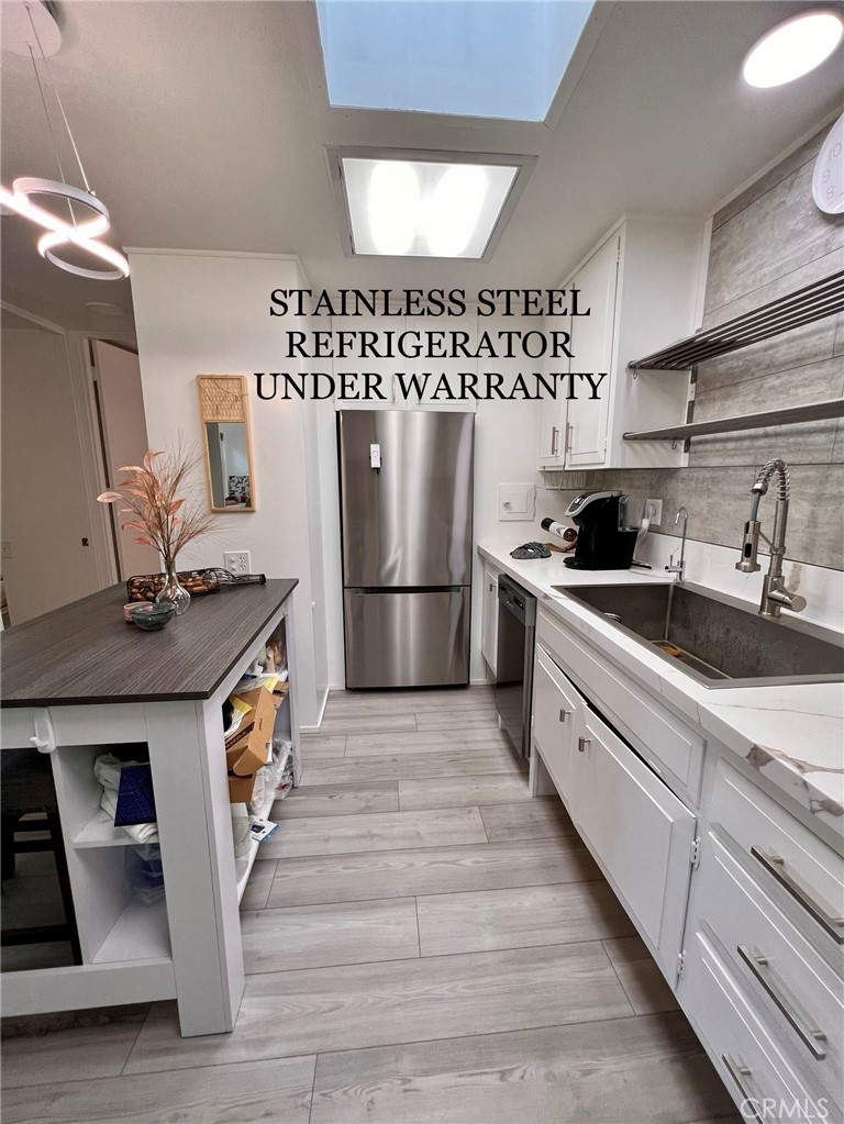 1533 Merrion Way 2-26C