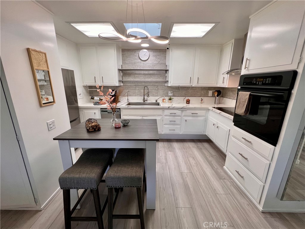 1533 Merrion Way 2-26C