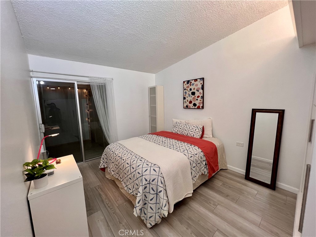 1533 Merrion Way 2-26C