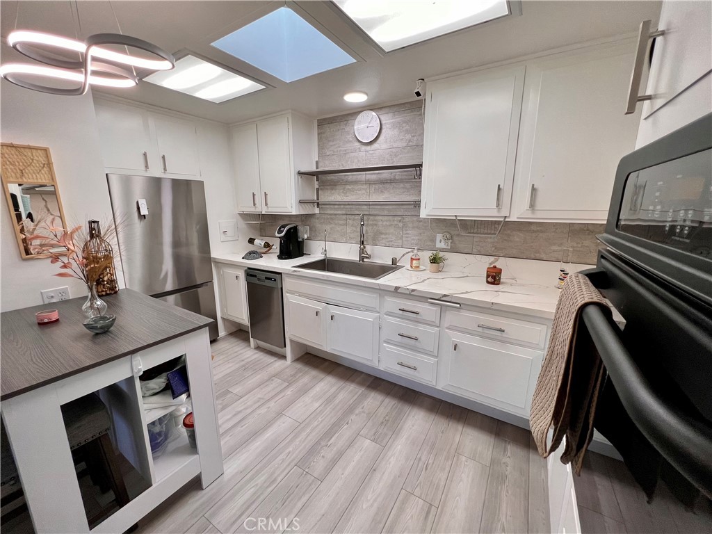 1533 Merrion Way 2-26C