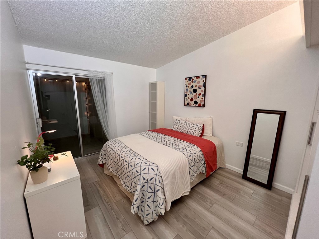 1533 Merrion Way 2-26C