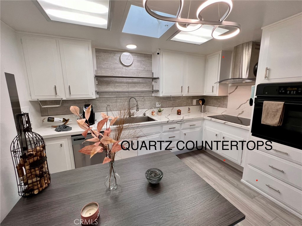 1533 Merrion Way 2-26C