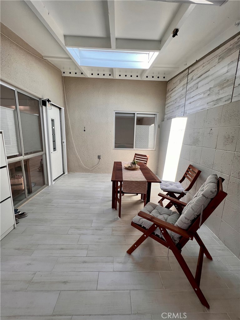 1533 Merrion Way 2-26C