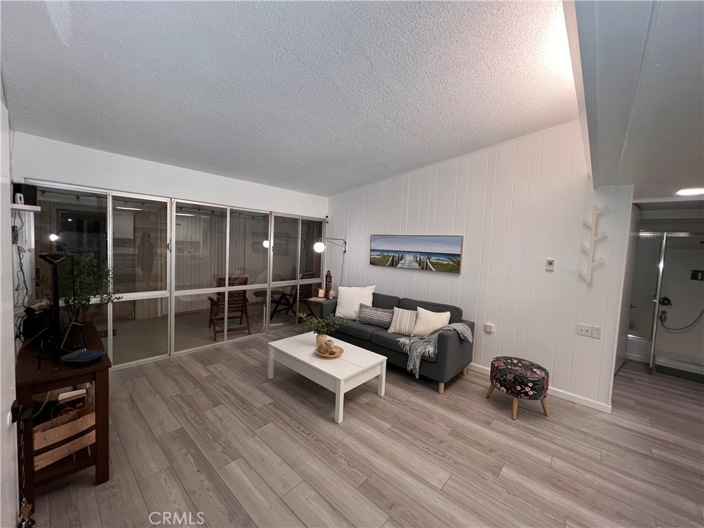 1533 Merrion Way 2-26C