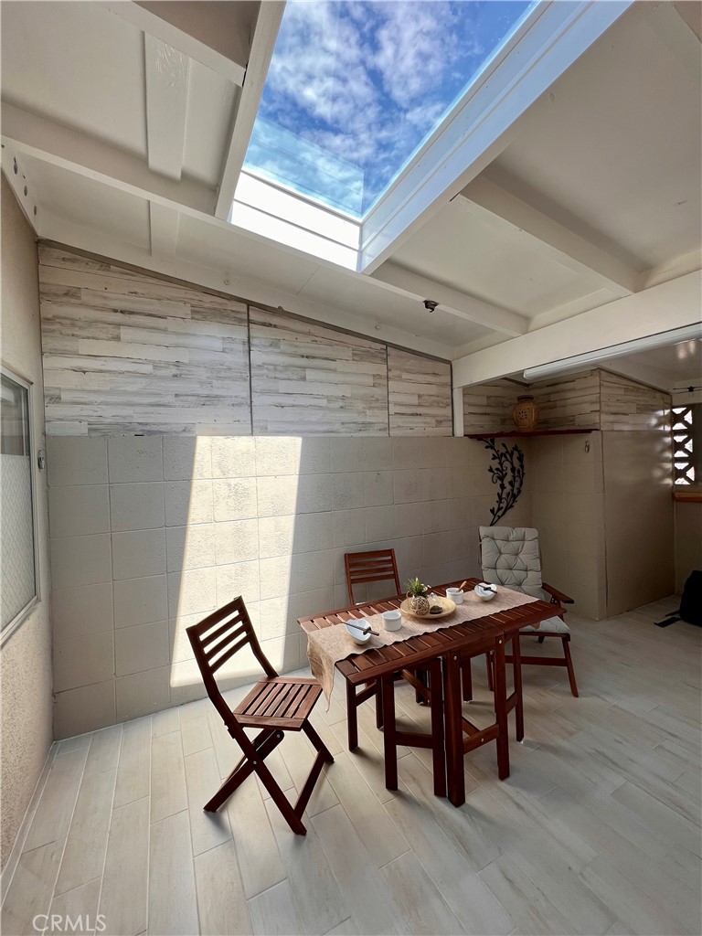 1533 Merrion Way 2-26C