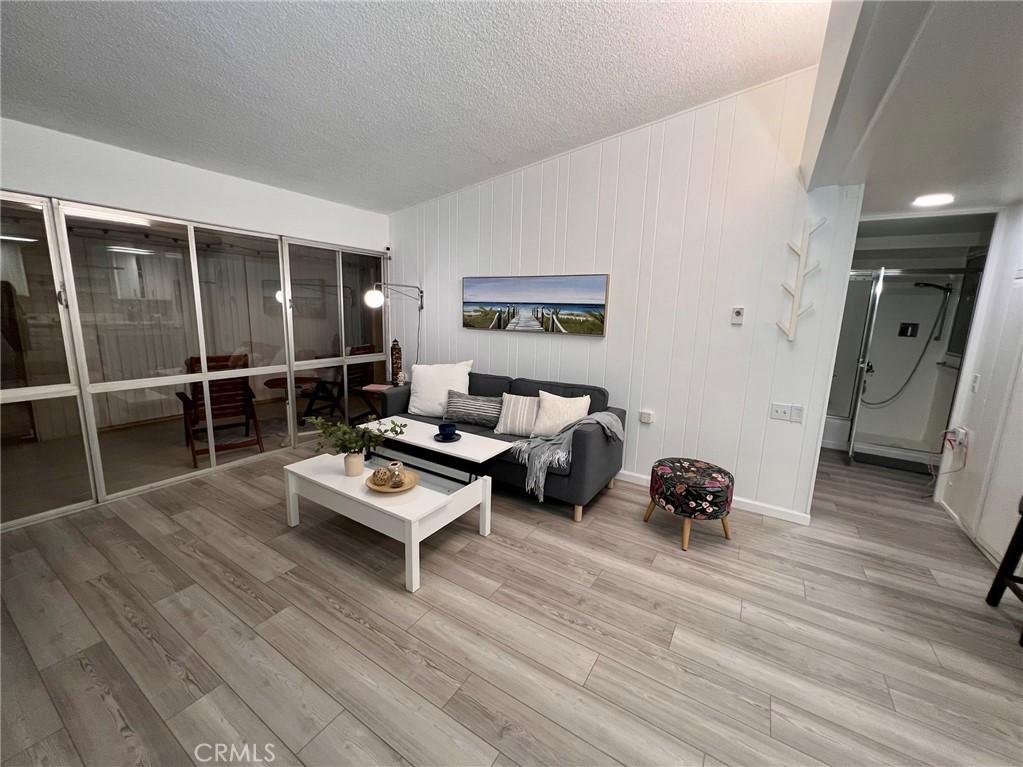 1533 Merrion Way 2-26C