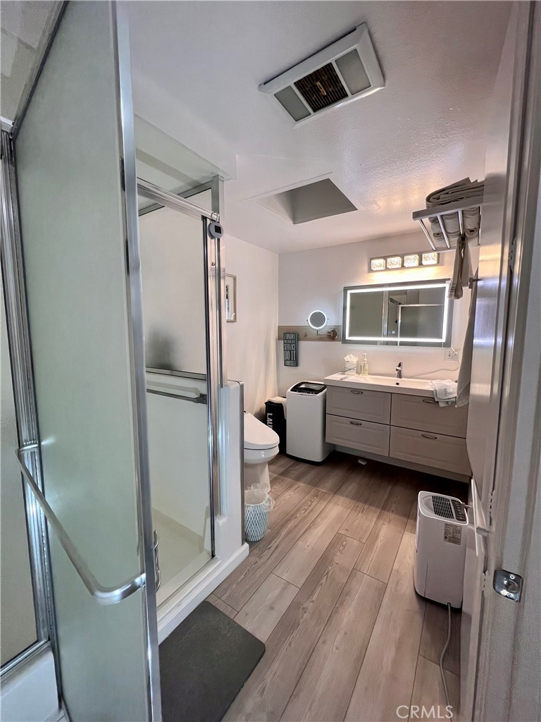 1533 Merrion Way 2-26C