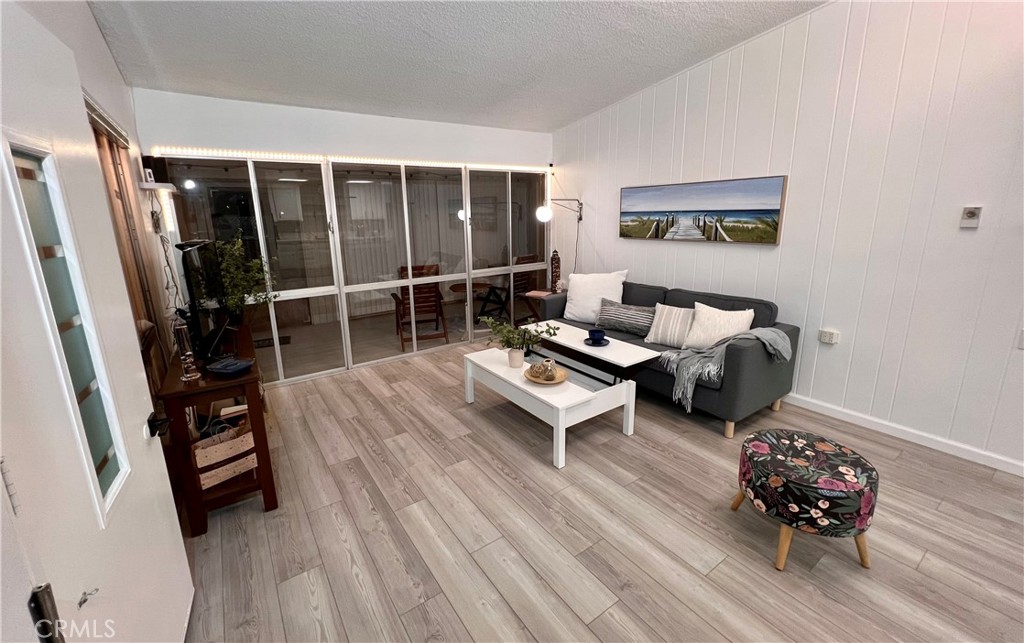 1533 Merrion Way 2-26C