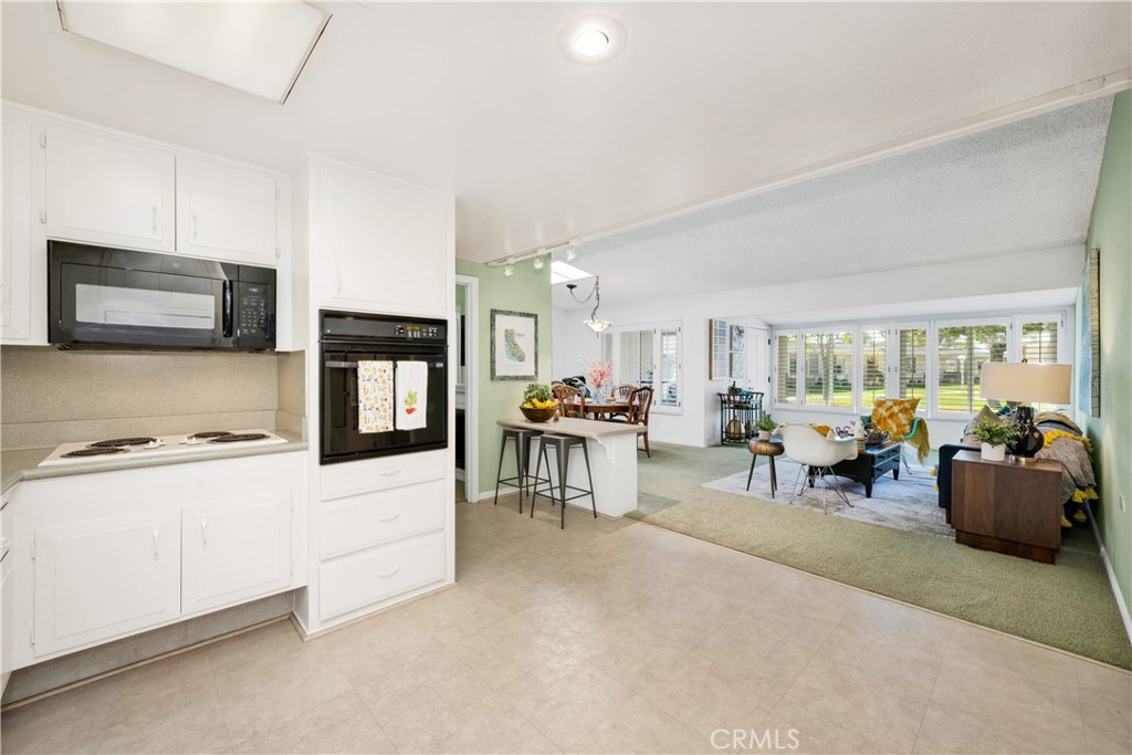 13265 Del Monte Drive 35i