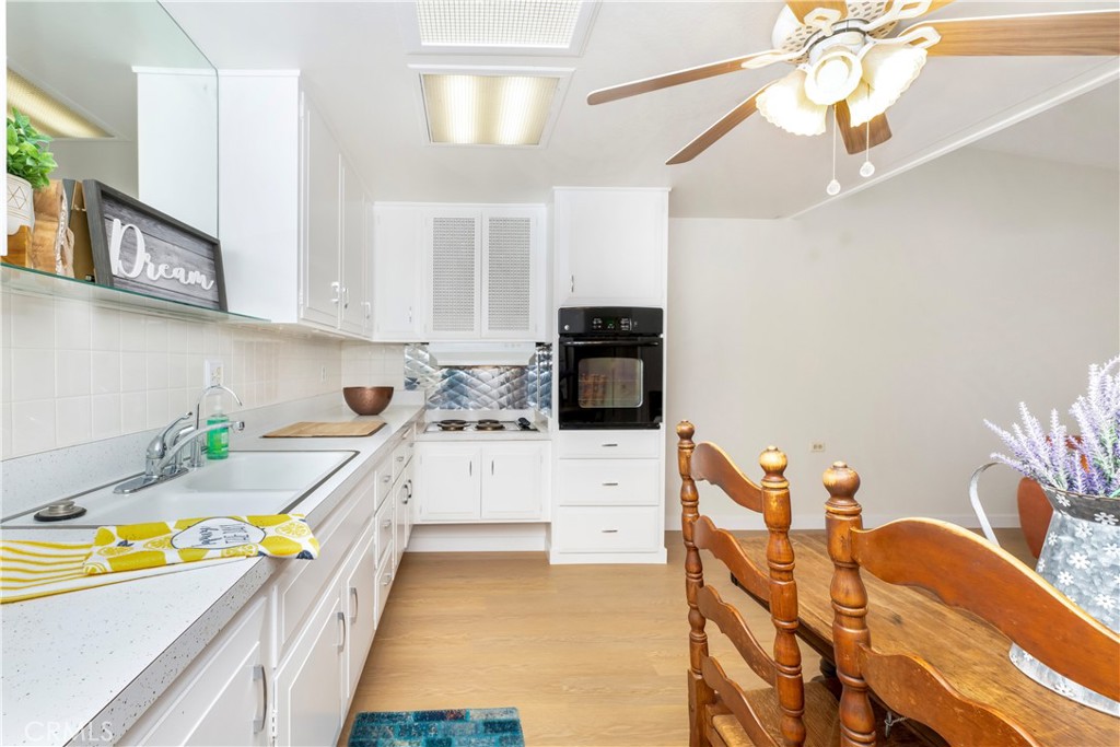 1221 Golden Rain Road E 3i