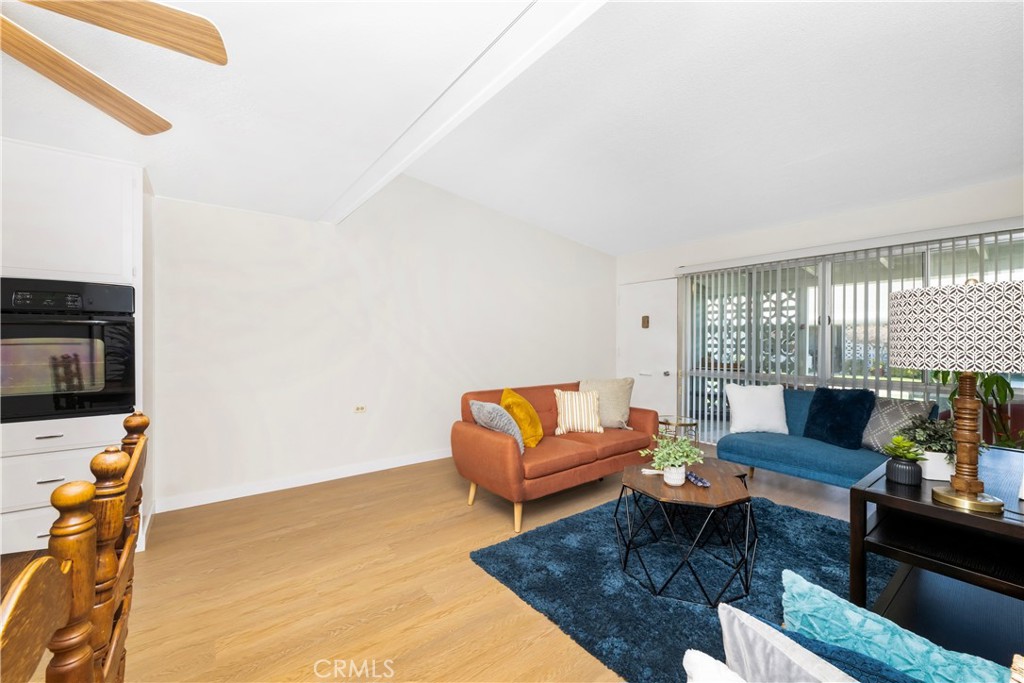 1221 Golden Rain Road E 3i