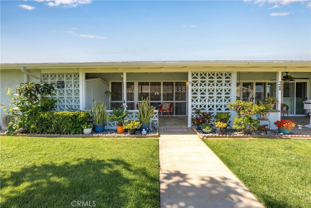 1221 Golden Rain Road E 3i