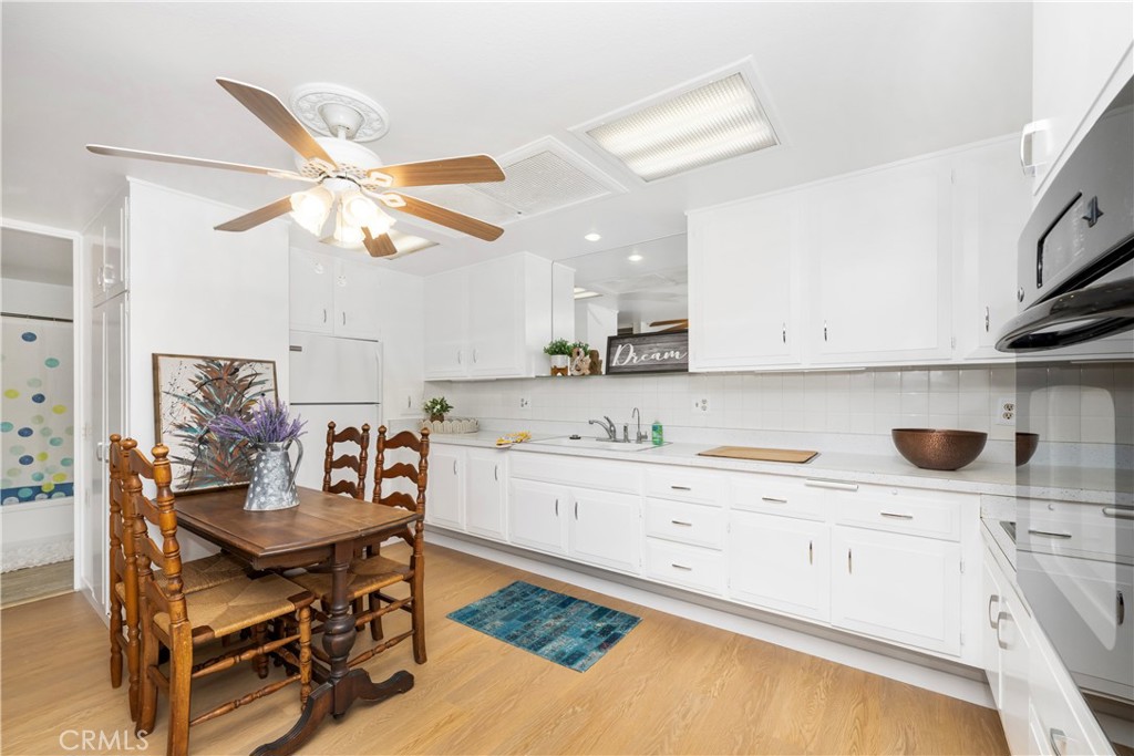 1221 Golden Rain Road E 3i