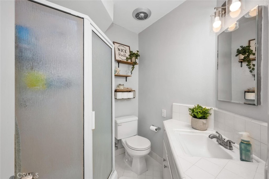 1801 Greenleaf Street 18