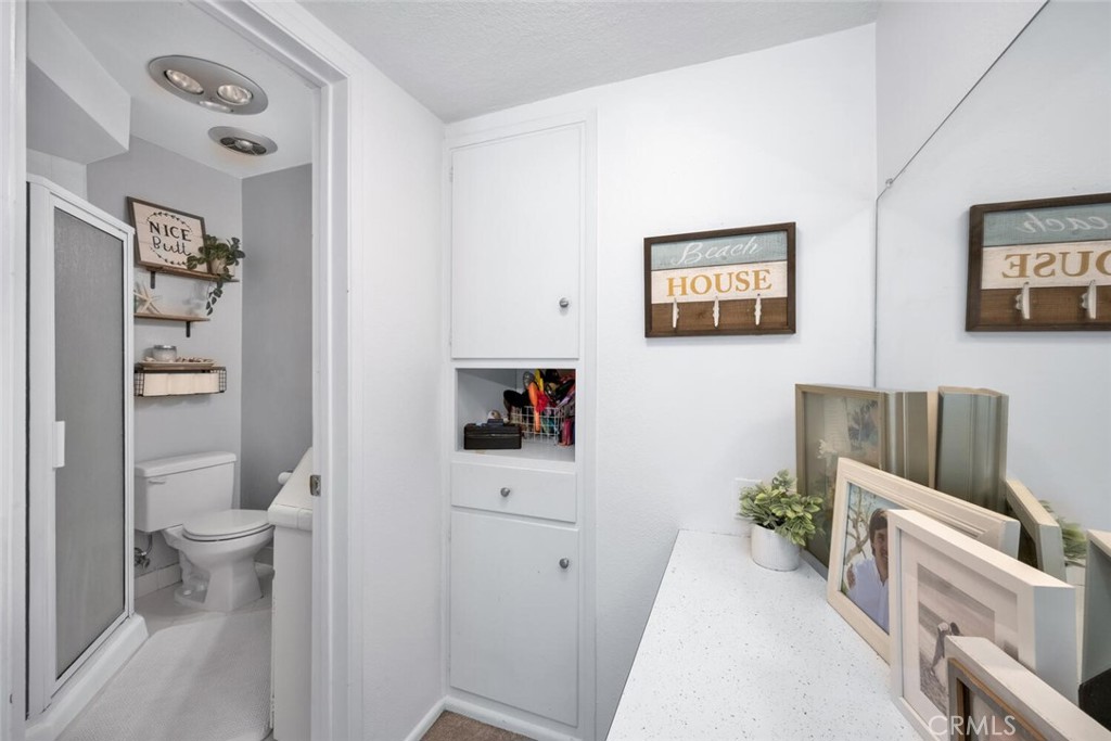 1801 Greenleaf Street 18