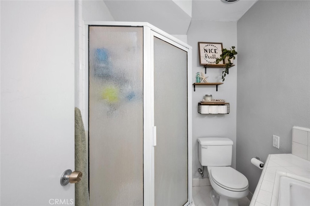 1801 Greenleaf Street 18