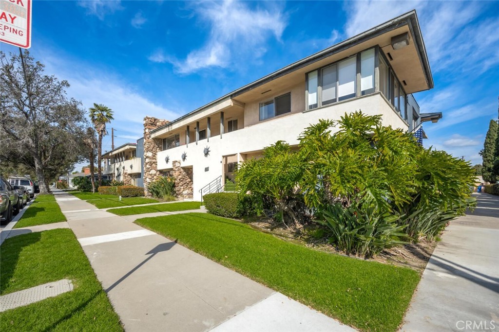 1801 Greenleaf Street 18