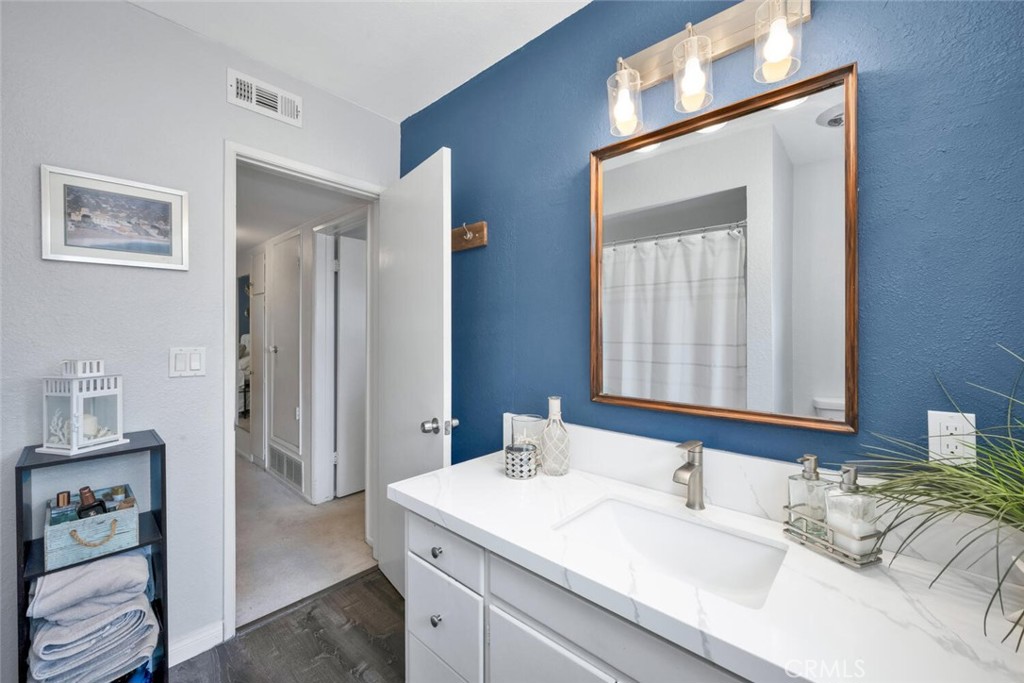 1801 Greenleaf Street 18