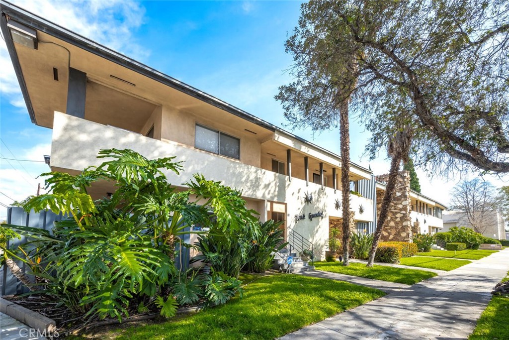 1801 Greenleaf Street 18