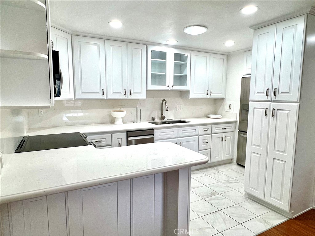 1740 Sunningdale Rd M14-#16H