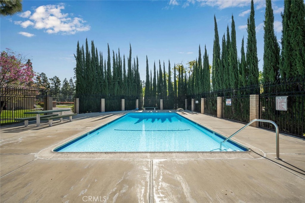 1233 N Avenida De La Suerte 1