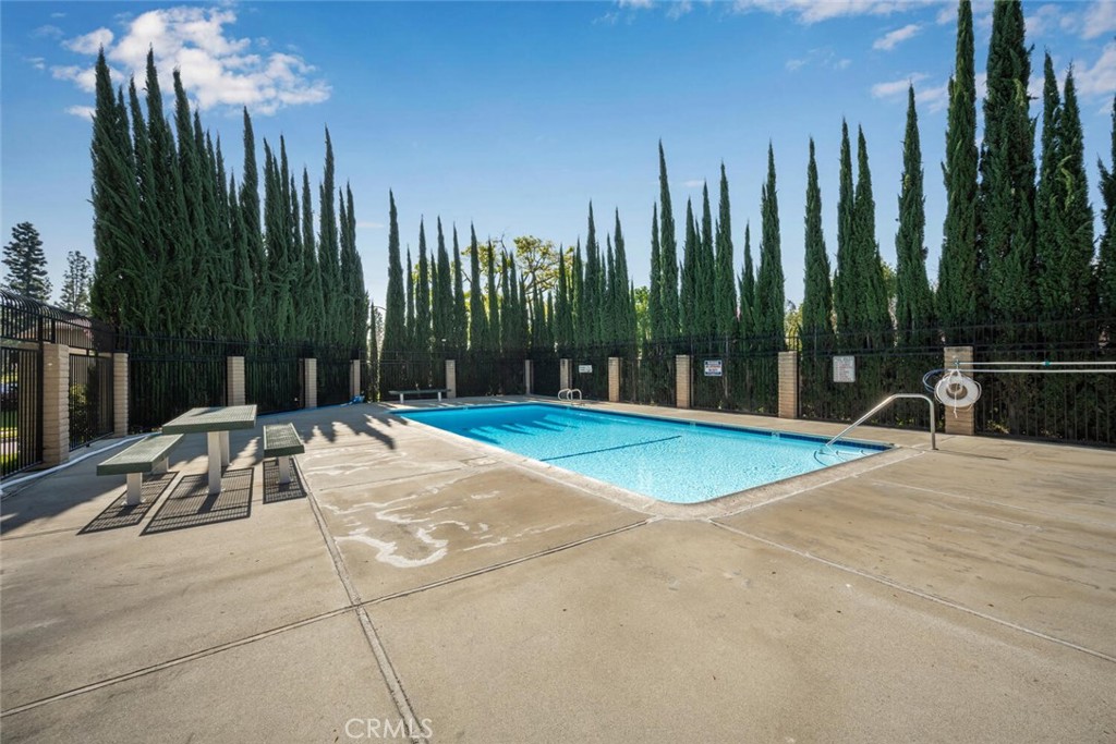 1233 N Avenida De La Suerte 1