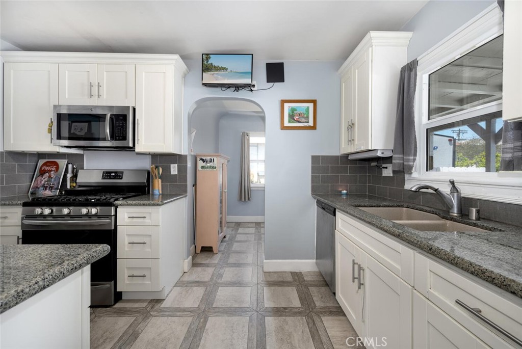 25640 President Avenue