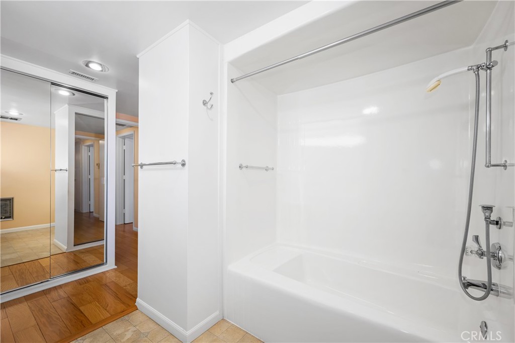 1980 McKinney Way 13P