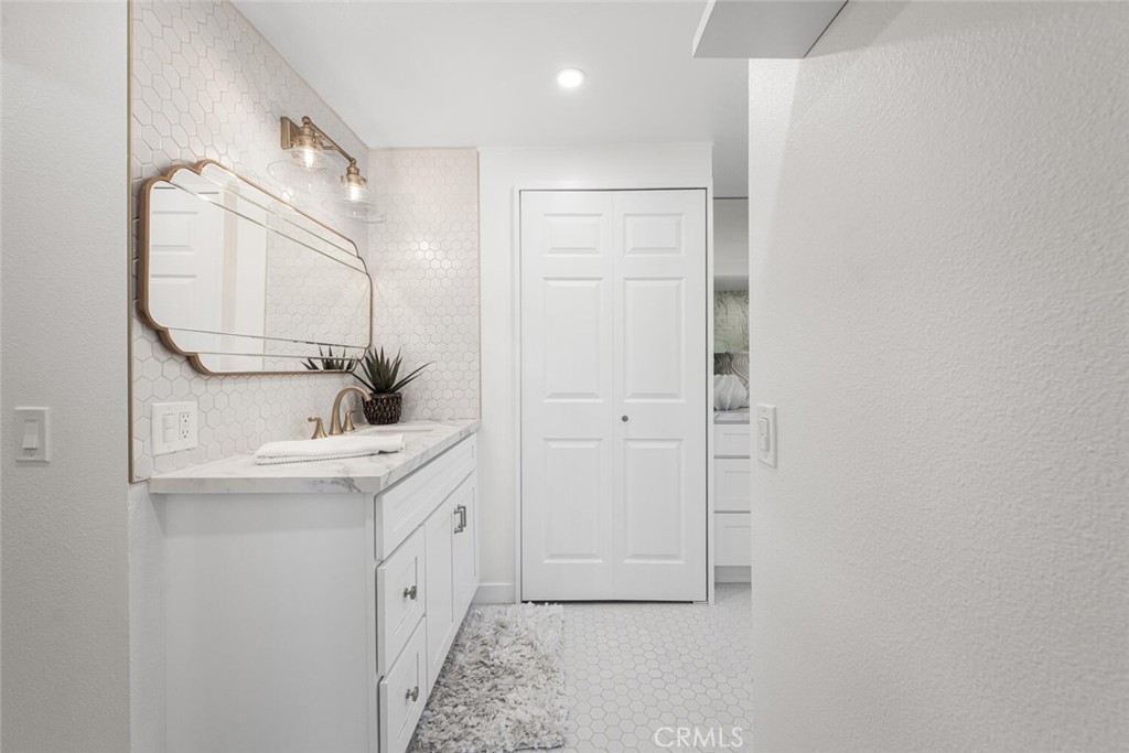 2338 Avenida Sevilla N